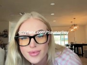 Tits Leak on Livestream: Accidental Flash Caught! 14/16