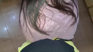 Suegra y Yerno se quedan solos, Se convierte en 💦🤐.