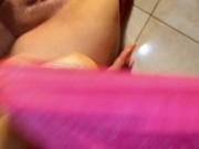 Jugando con la vagina rosada de la inquilina... esta bien rica... 15/16