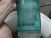 Gemidos intensos usando juguete succionador!! (chico se masturba)
