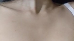  Vídeo de  masturbación anal de chica delgada para un mototaxista al que le gusta 