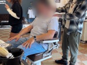 SBORRATA IN GOLA DAL BARBIERE, sono saltata sopra il suo cazzo 1/16