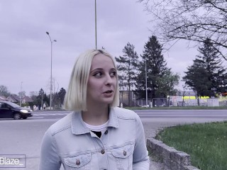 Wyruchałam mojego widza w samochodzie a on mi za to zapłacił - POLSKIE PORNO