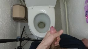 Masturbating in the toilet big dick while no one sees
