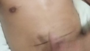 Hetero latino sacando leche