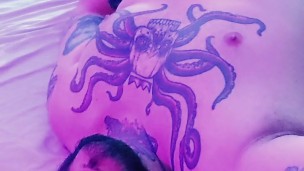 Tattooed Guy Masturbating in Bed