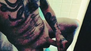 Amateur Guy Jerking Off in Shower