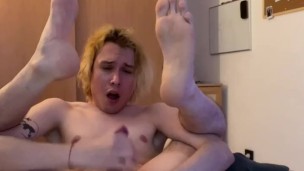 Brightly cums on online broadcast