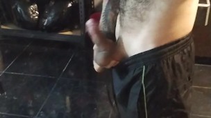 Coqueto latino frente al Espejo - Revelación Corporal intensa