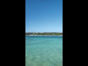 Linda latina follando en playa publica 2/16