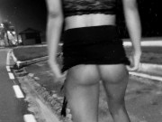 Desfilando pelas ruas de minissaia micro e mostrando tudo bunda buceta peito quase fomos pegos 10/16