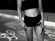 Desfilando pelas ruas de minissaia micro e mostrando tudo bunda buceta peito quase fomos pegos 11/16