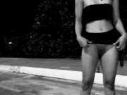 Desfilando pelas ruas de minissaia micro e mostrando tudo bunda buceta peito quase fomos pegos 12/16