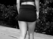 Desfilando pelas ruas de minissaia micro e mostrando tudo bunda buceta peito quase fomos pegos 14/16