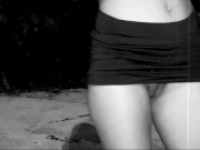 Desfilando pelas ruas de minissaia micro e mostrando tudo bunda buceta peito quase fomos pegos 15/16