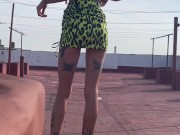 Mi vecino me espia colgando la ropa y le regalo una mamada 4/16