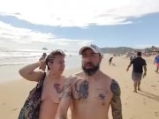 Salimos a caminar desnudos a la playa 1/16