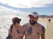 Salimos a caminar desnudos a la playa 6/16