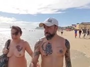 Salimos a caminar desnudos a la playa 7/16
