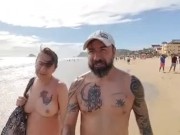 Salimos a caminar desnudos a la playa 8/16
