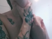 Natural blonde shows off armpits in shower 5/16
