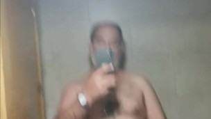 Paja y corrida nocturna frente al espejo