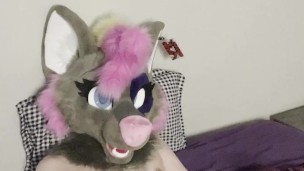 Furry murrsuiter showing his feet while jerking off to the thought of rabbits~.