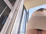 gostosa na varanda sem calcinha 10/16