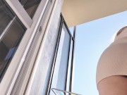 gostosa na varanda sem calcinha 11/16