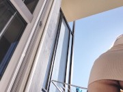 gostosa na varanda sem calcinha 3/16