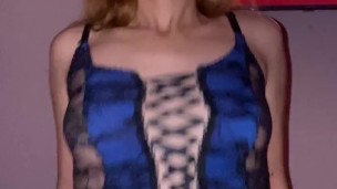 Pequeña hermanastra Argentina me muestra su nueva lenceria