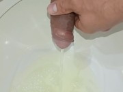 绝望的年轻人撒尿，长而愉快，从侧面，大而有毒的阴茎 - Screenshot 5 of 16 - Compilation