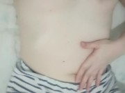 Petite mojada disfrutando cada caricia lenta 4/16