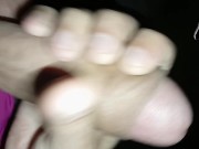 Gozar no quintal com pessoas passando 9/16