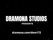 Dominatrice Ramona se prépare à détruire le cul de son homme soumis 2/16