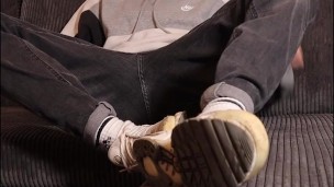 je branle un gode avec mes pieds et je te les fais bouffer comme une chienne