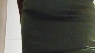 Gravida de 9 meses se exibindo no banheiro do shopping