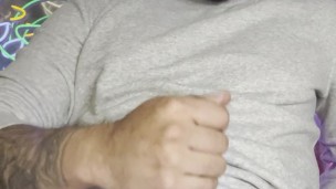 escupo sobre mi pene y saco todo mi semen a escondidas