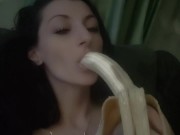 Gioco con la banana pensando al tuo cazzo duro 13/16