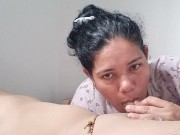 Novia mamando una deliciosa polla