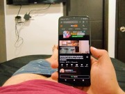 Descubro que mi compañera de apartamento es actriz porno y me la follo para guardar el secreto 1/16