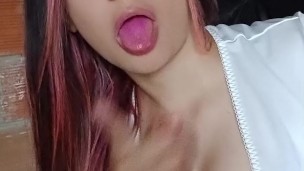💜20-YEAR-OLD GIRL MASTURBATES AND TOUCHES HER RICH TITS💜