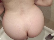 Ecco mi mi lavo la sera quando sto con mr.Brega. sono una troia e me lo fa sentire addosso!! 1/16