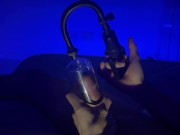 JUGANDO CON MI RICA VERGA Y UNA BOMBA DE VACÍO 12/16