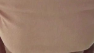 This pregnant woman knows how to seduce with her beautiful pussy.