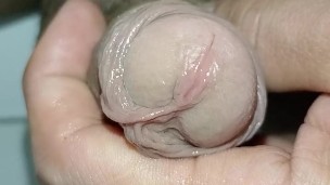 pissing caliente en baño publico, golden shower