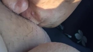 Eat it till she shake her legs out