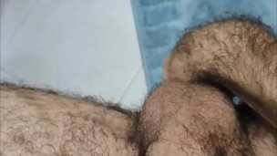 muscle hairy man have a orgasm hands free with dildo