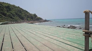 Close Up PEE at Public Beach # Let's transforme Public Beach in NUDIST one