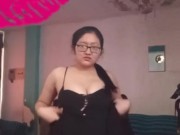 Lesly te muestra todo lo que una latina caliente puede hacer para hacerte gemir. 8/16